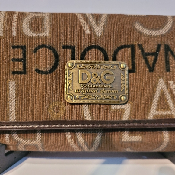 Dolce & Gabanna - Picture 3 of 6